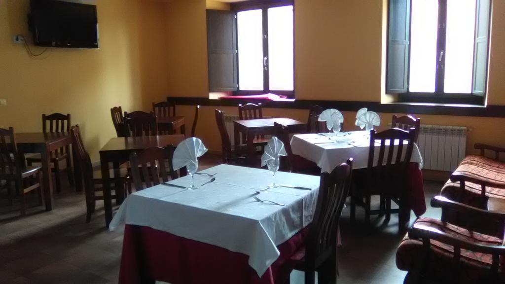 El Albergue Covaleda Luaran gambar