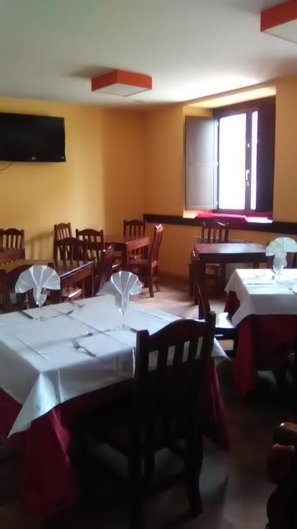 El Albergue Covaleda Luaran gambar